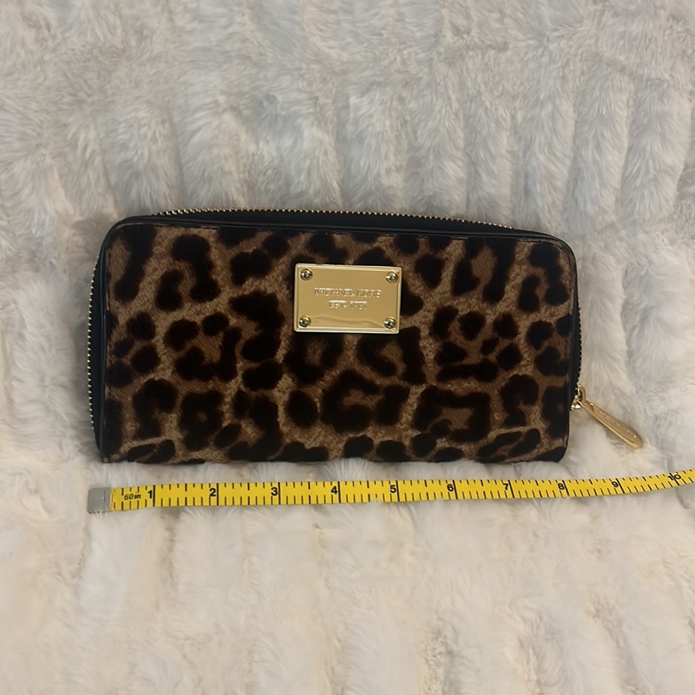 NWOT MICHAEL Michael Kors Leopard Dyed Hair Calf Full Zip Clutch Wallet Leather
